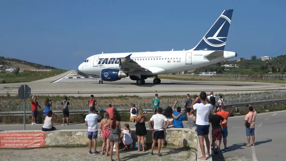 A318 способен перевозить до 132 пассажиров и имеет максимальную дальность полёта 5700 км