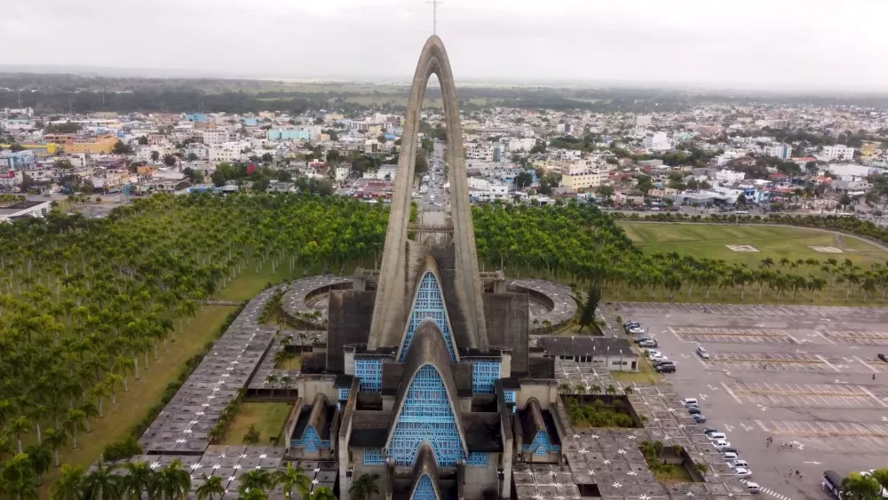 Базилика Святой Девы Альтаграсии в городе Игуэй (Доминикана)