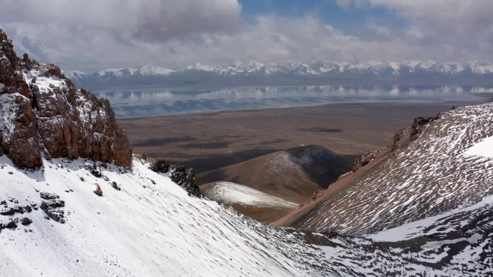 Чатыр-Кёль — бессточное озеро в Центральном Тянь-Шане, Киргизия
