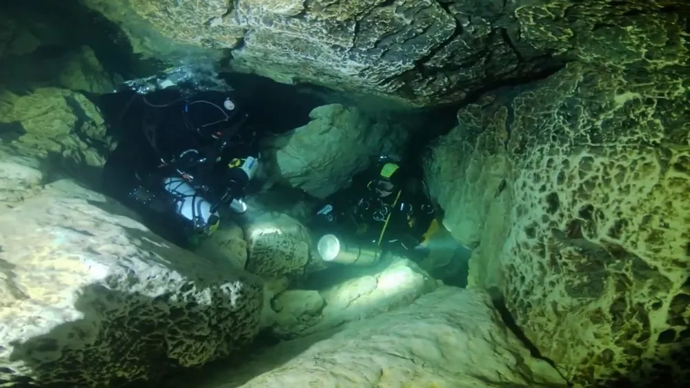 Дайвинг - грот Fontanazzi в Италии