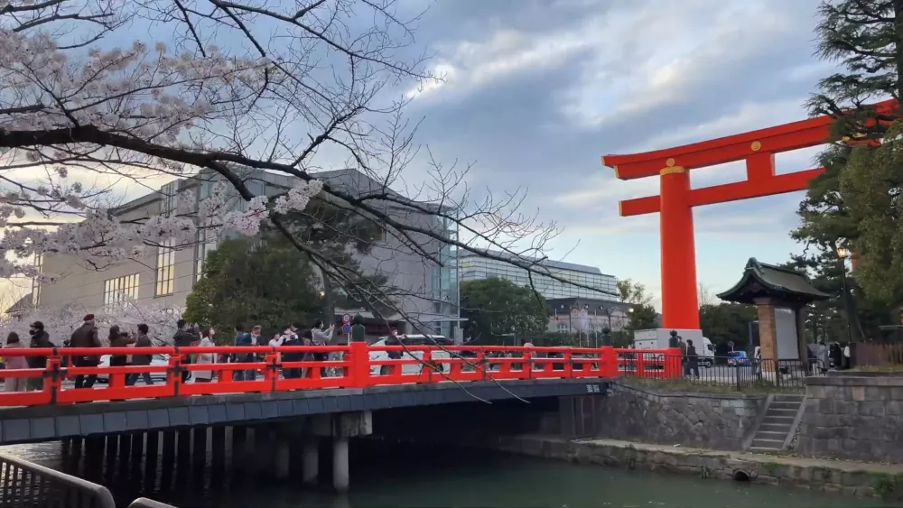 Деревянный мост Тацуми в районе Гион