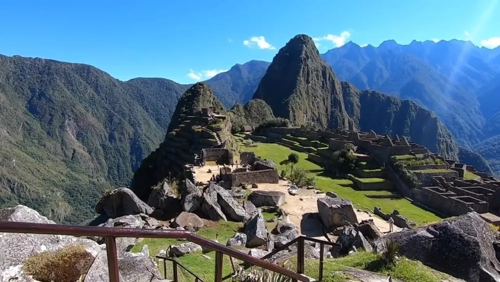 Древний город на вершине гор