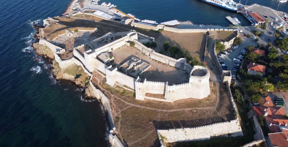 Древний замок в Бозджаада