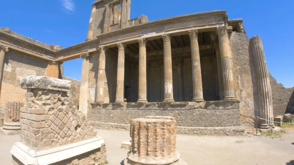 Древние руины в Риме