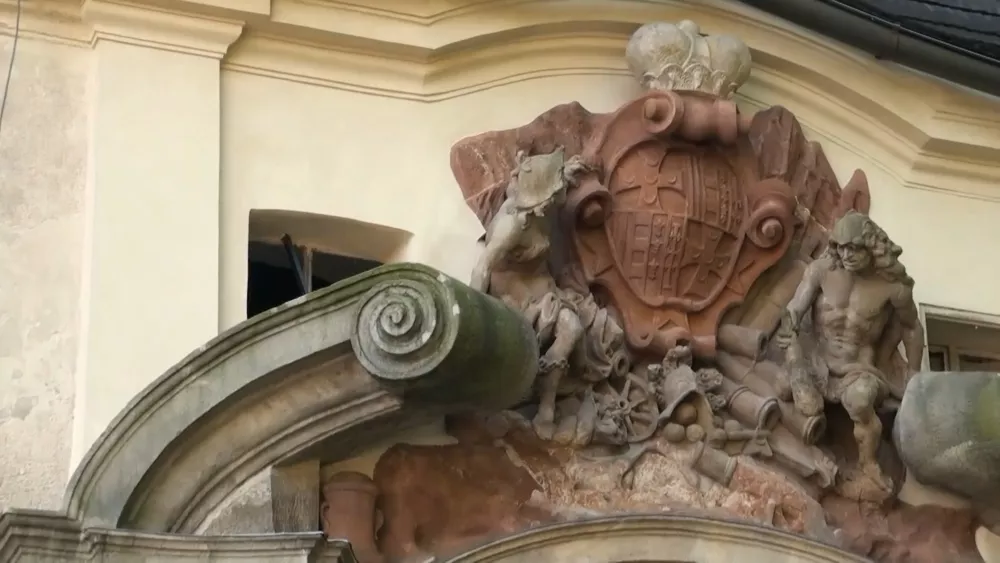 Гербовый знак замка