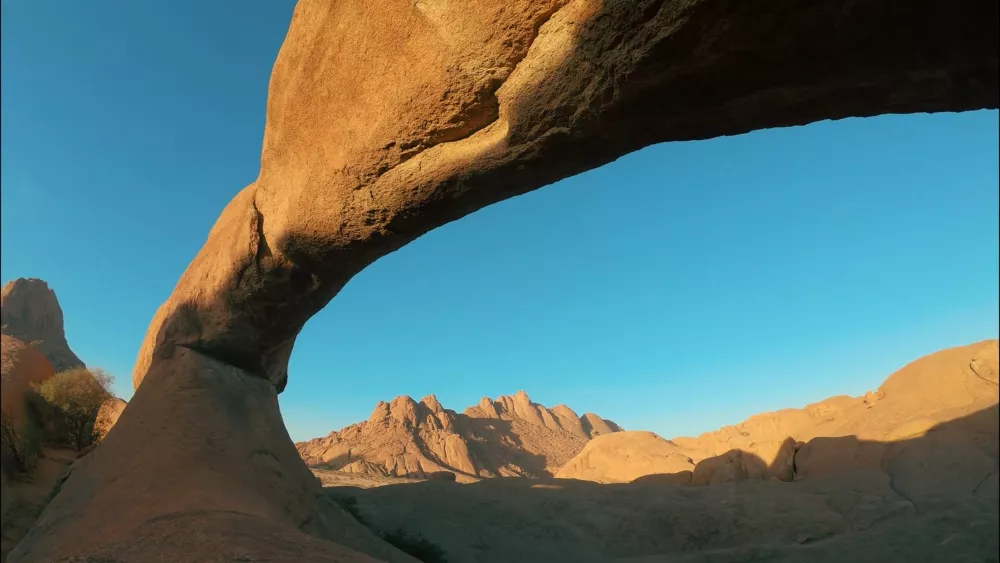 Гора Шпицкоппе - образовалась при обрушении части гигантского вулкана, в результате чего образовалось много интересных и причудливых скальных формаций