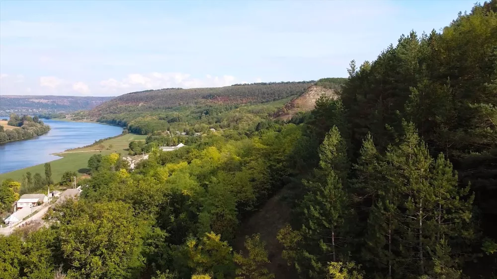 Горные долины и реки Молдовы