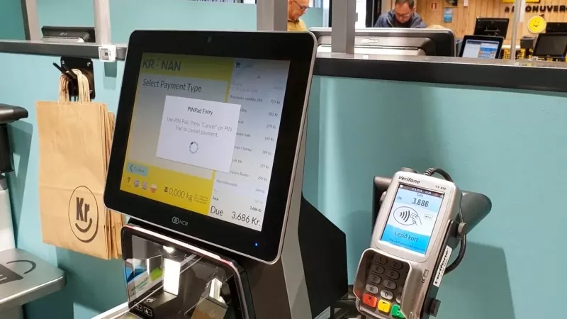 Касса самообслуживания в супермаркетах Исландии