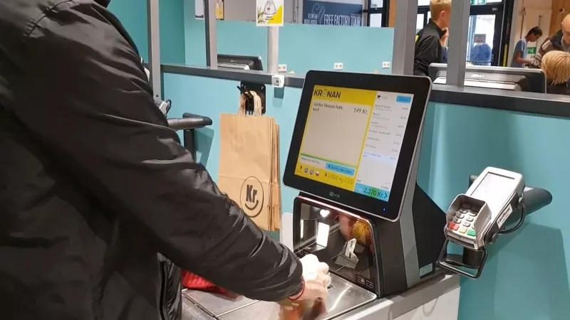 Супермаркеты Исландии - касса самообслуживания