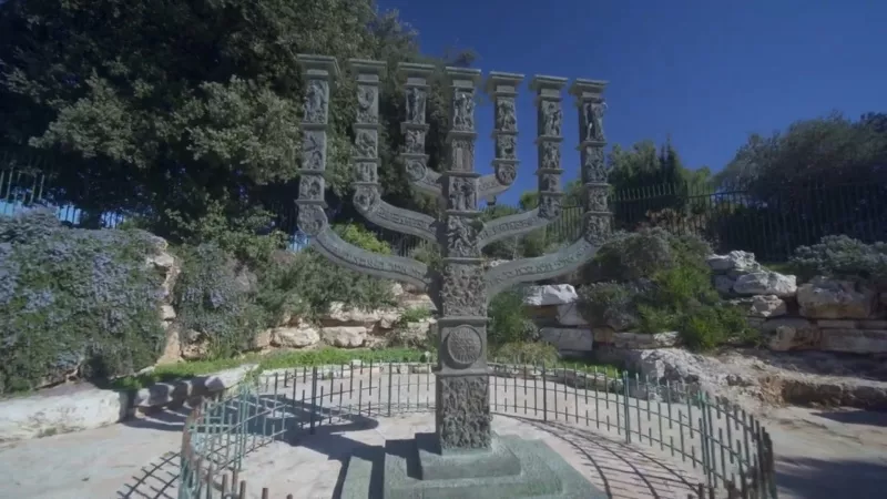 Менора - символ иудаизма