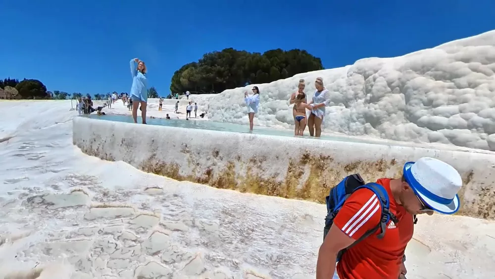 Мимо проходил сын местного магната