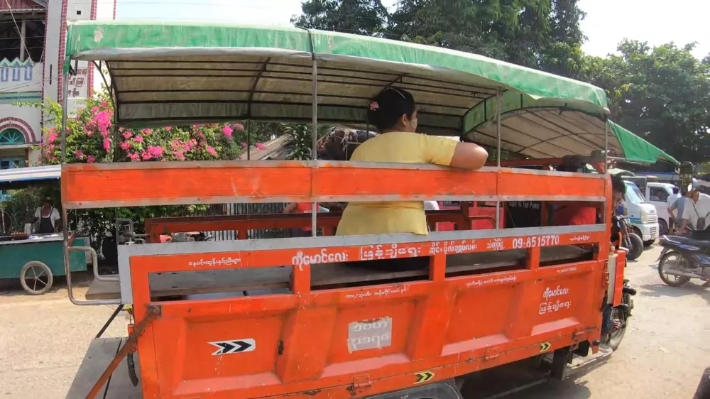 Моторикши - самый популярный транспорт в Мьянме