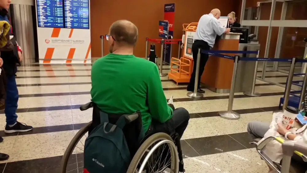 Может ли инвалид летать один?