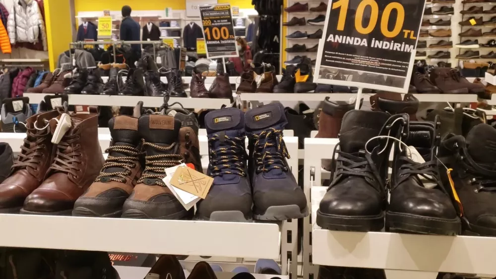 Не менее привлекательны цены на обувь