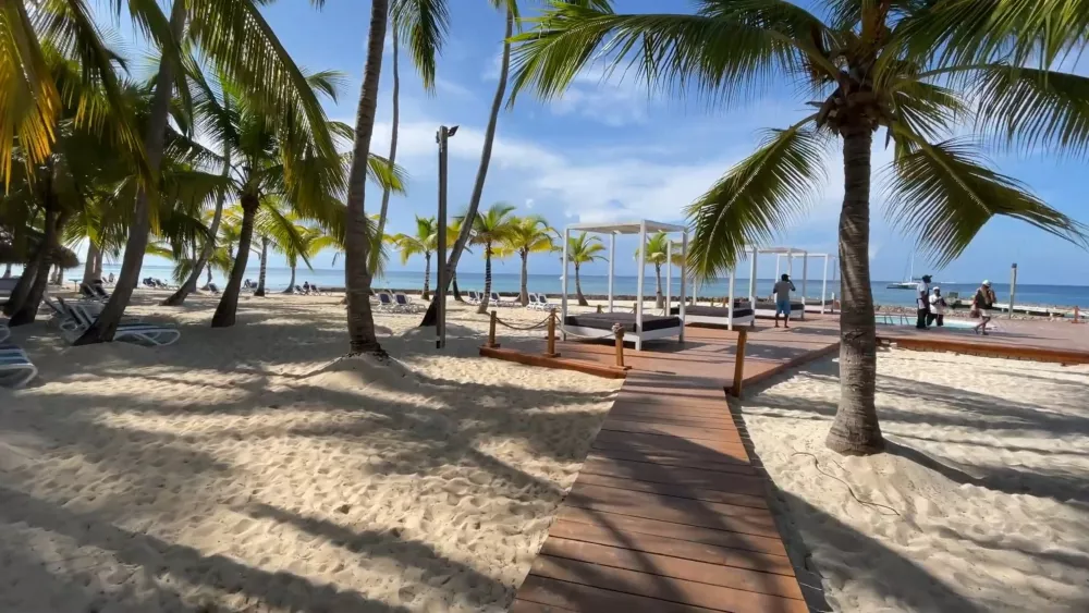 Остров Саона – прекраснейший остров, состоящий из зарослей тропических растений и мелкого песочка