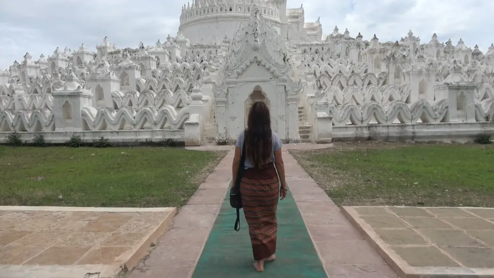 Пагода Синбюме, также известная как пагода Мятхейндан в районе Сагайн