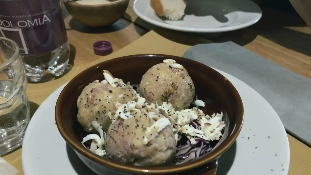 Обед на базе после похода по озеру