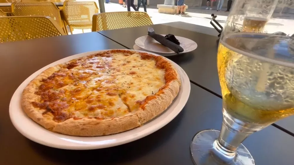 перекус в кафе