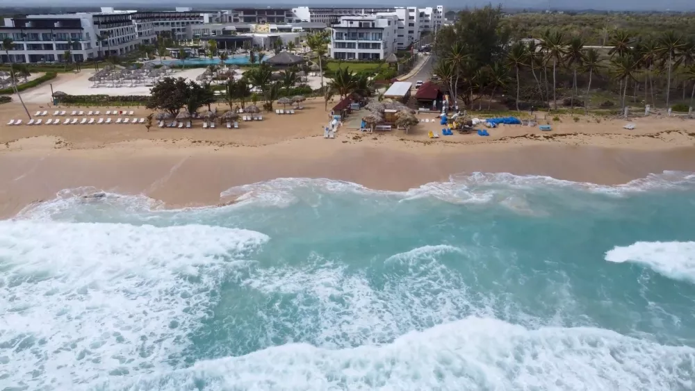 Пляж Макао - дико популярное место среди туристов в Пунта-Кане