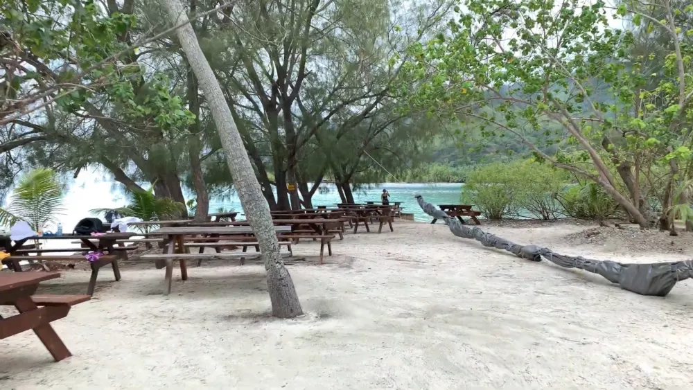 Пляжная зона отдыха на острове Муреа