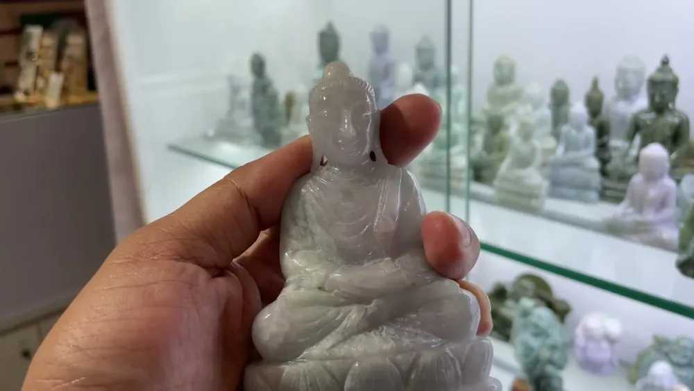 Поделки из жадеита в сувенирных лавках Мандалая