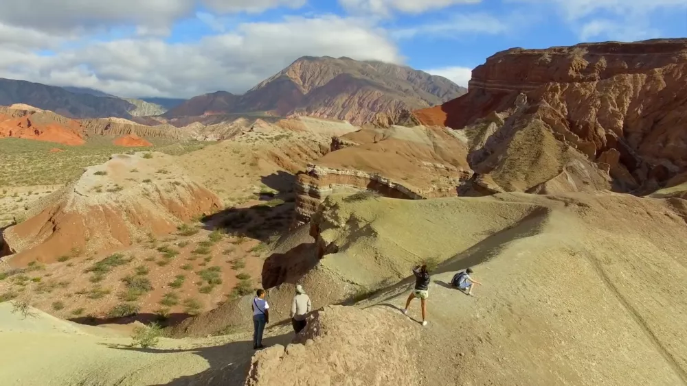 Поход в горы - захватывающее приключение!.. А вы уже застрахованы от несчастных случаев?