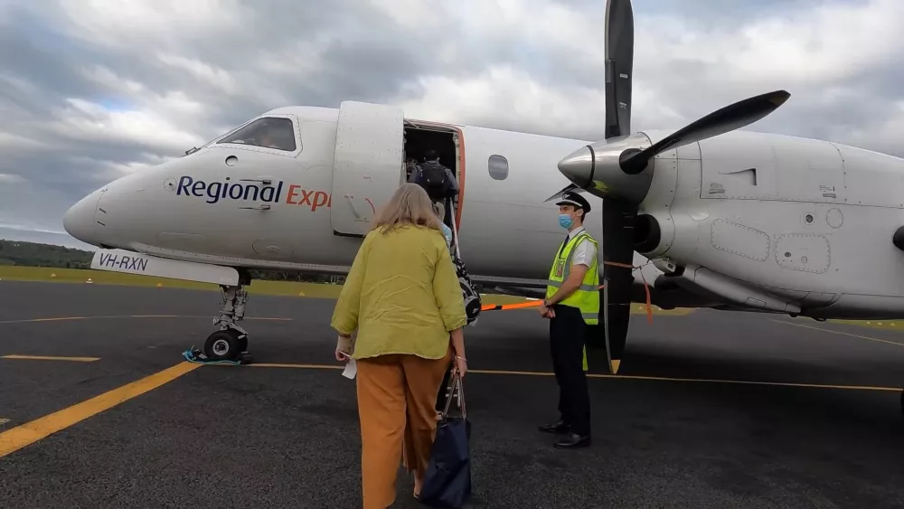 Посадка пассажиров в самолет Сааб 340