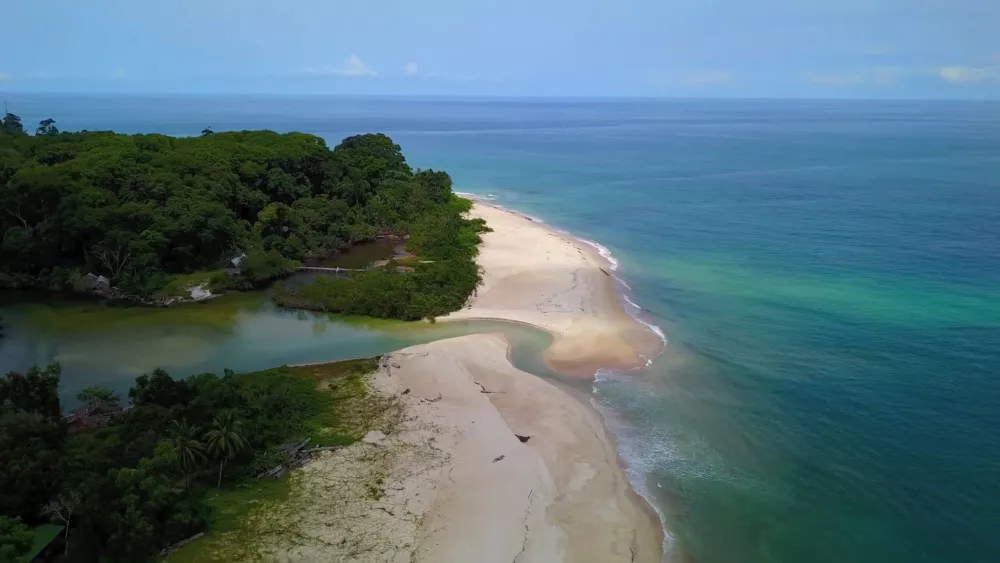 Пуэнт-Дени (Пойнт-Денис) - один из двух основных пляжей Либревиля