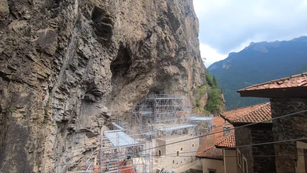 Реставрационные работы в монастыре