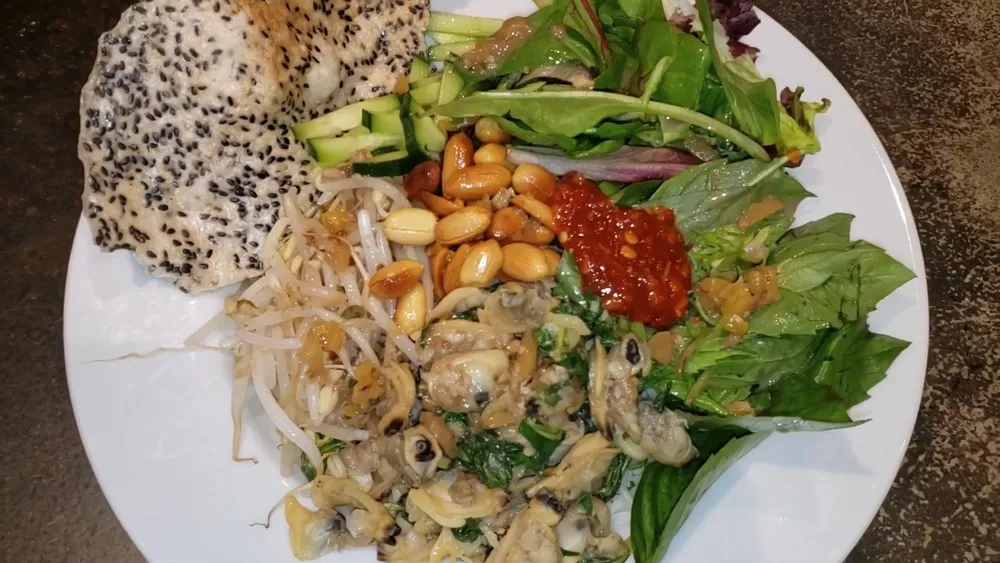 Рис с крошечными моллюсками