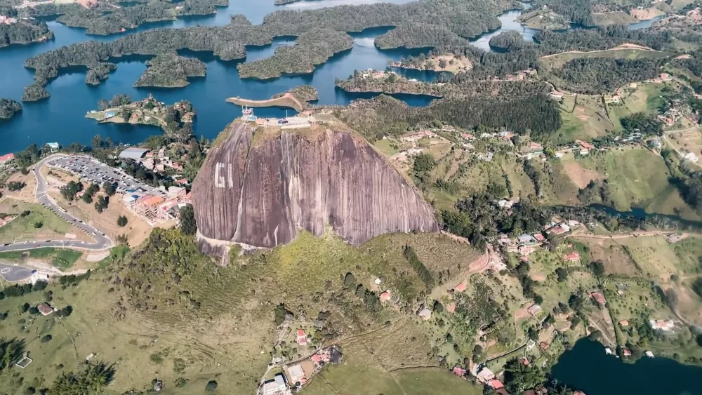 Скала Пьедра-Дель-Пеньоль, Колумбия