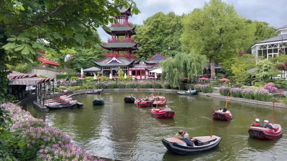 Сколько стоит туристическая страховка для Дании?