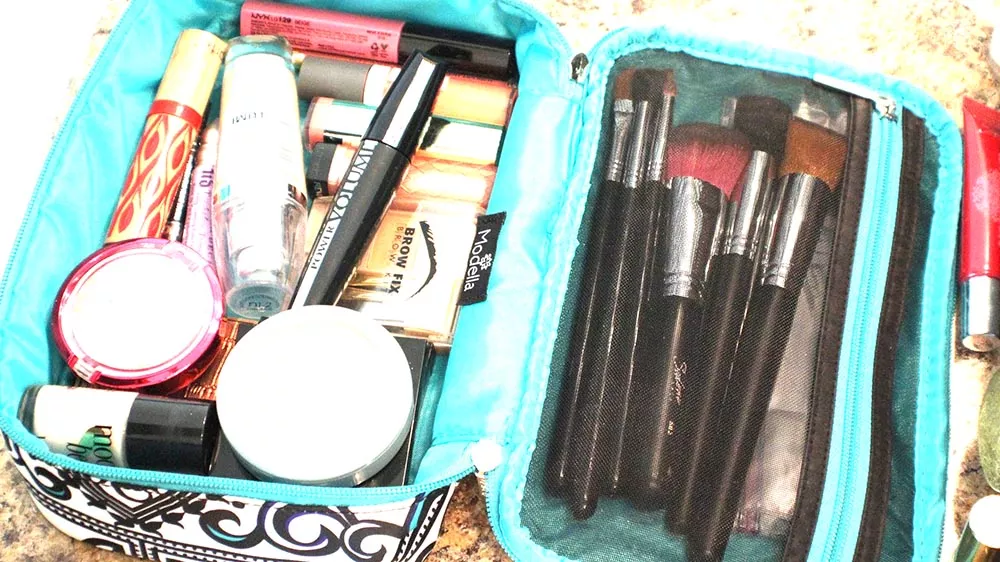 косметичку в дорогу