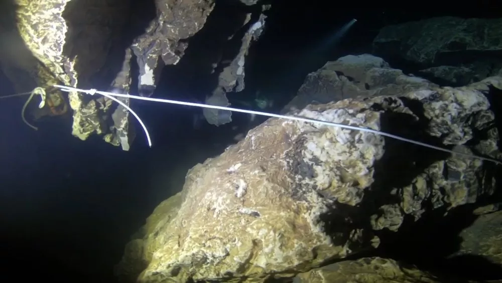 Стальные леера в гроте Fontanazzi