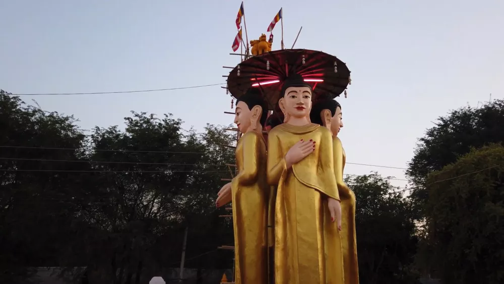 Статуи Будды в пагоде Хтупайон