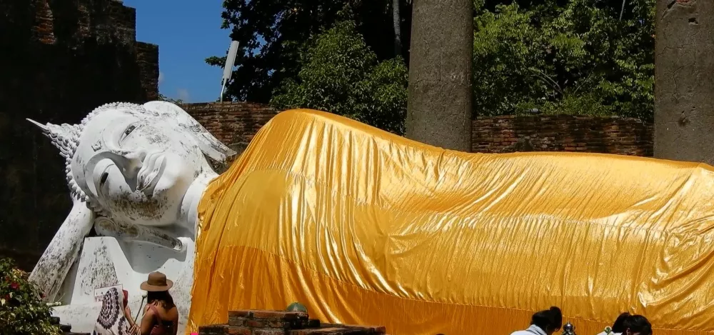 Статуя лежащего Будды - основная достопримечательность Таиланда