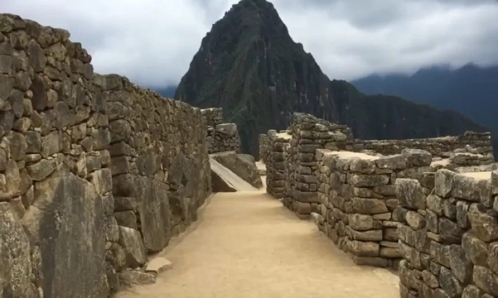 Стены древнего города инков