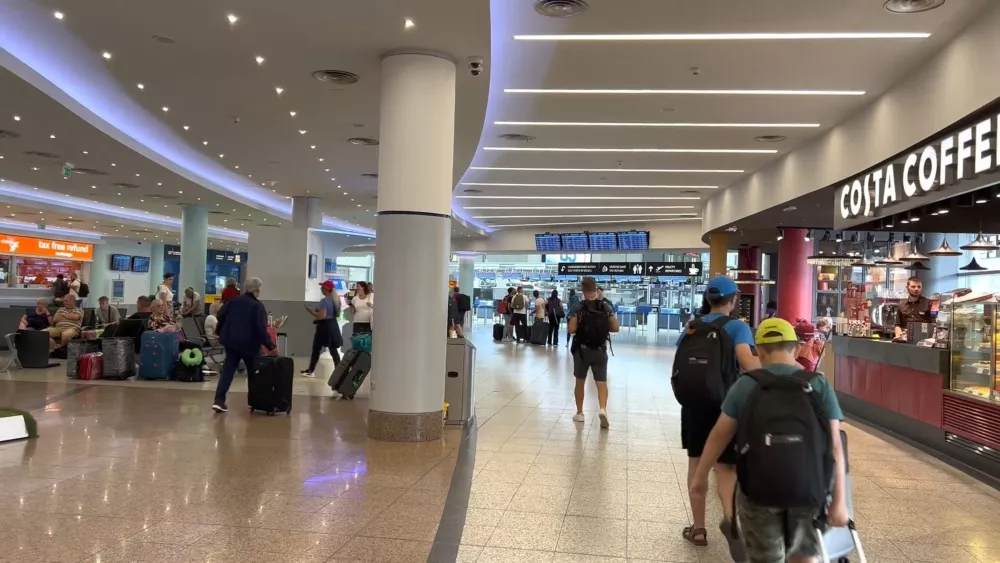 Аэропорт имени Гавела - главный терминал