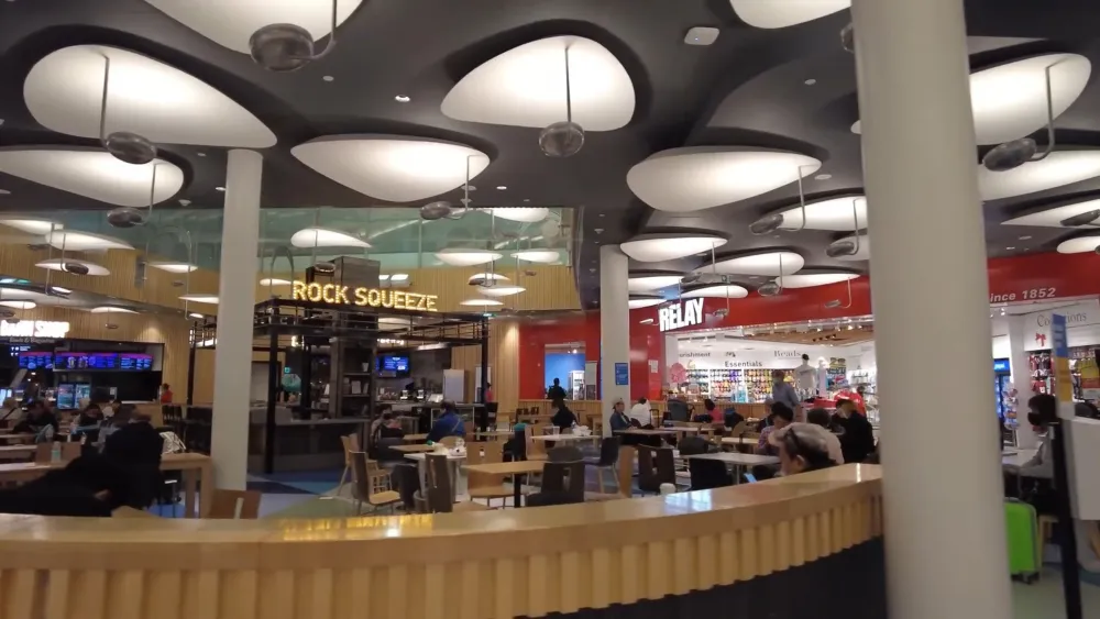 Главный терминал аэропорта Торонто