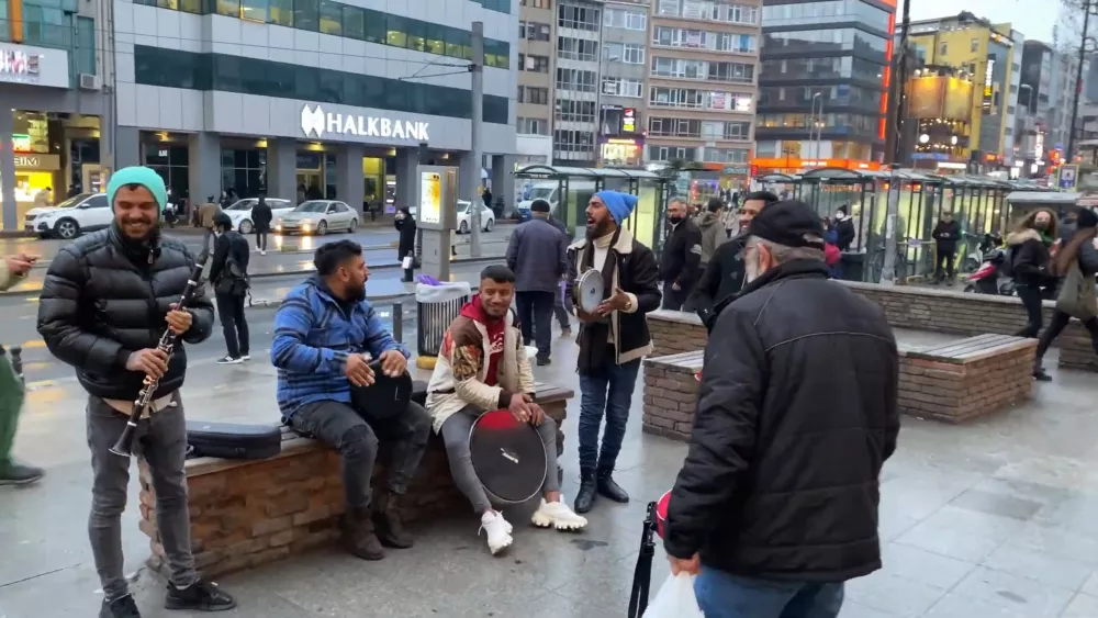 Уличные музыканты и торговцы