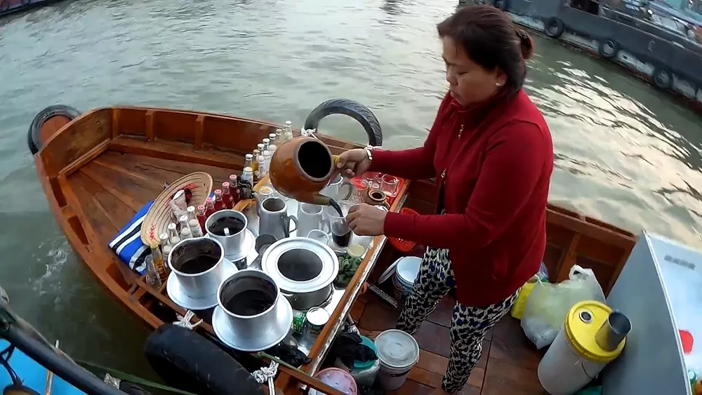 Утренний кофе на рынке Кай Ранг