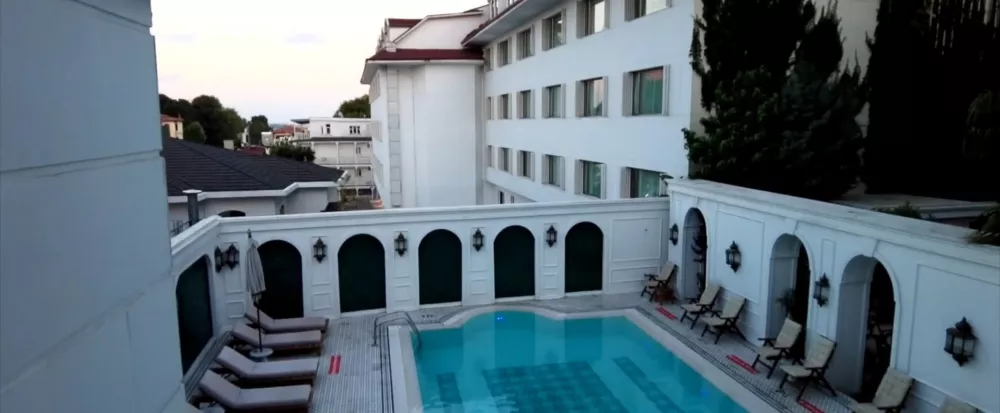 В отелях бывают доступны внутренние бассейны