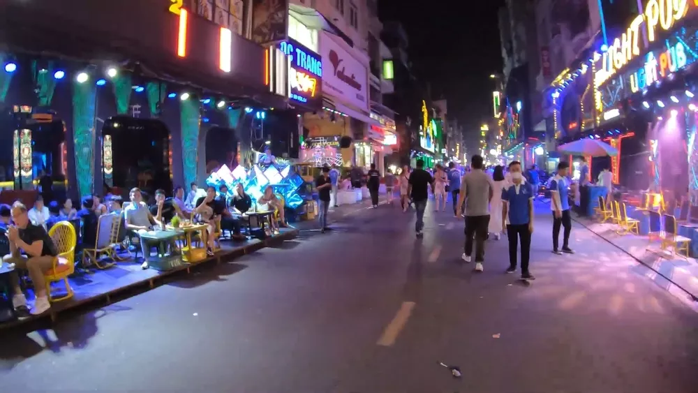 Вечерний бульвар Нгуен Хюэ