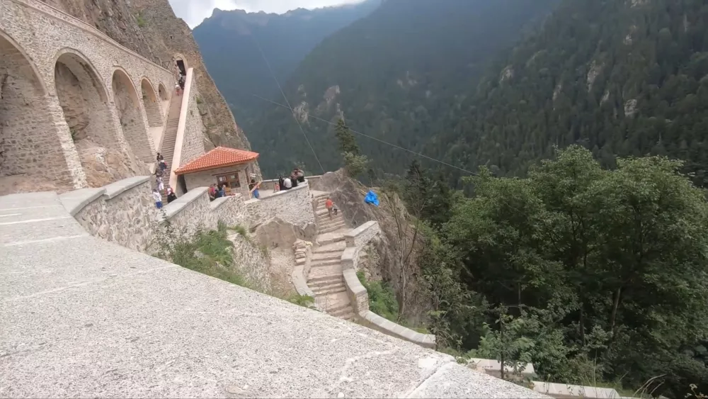 Вид на горы с монастыря