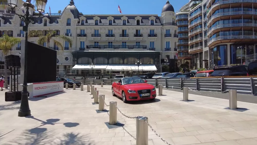 Еще авто местного жителя