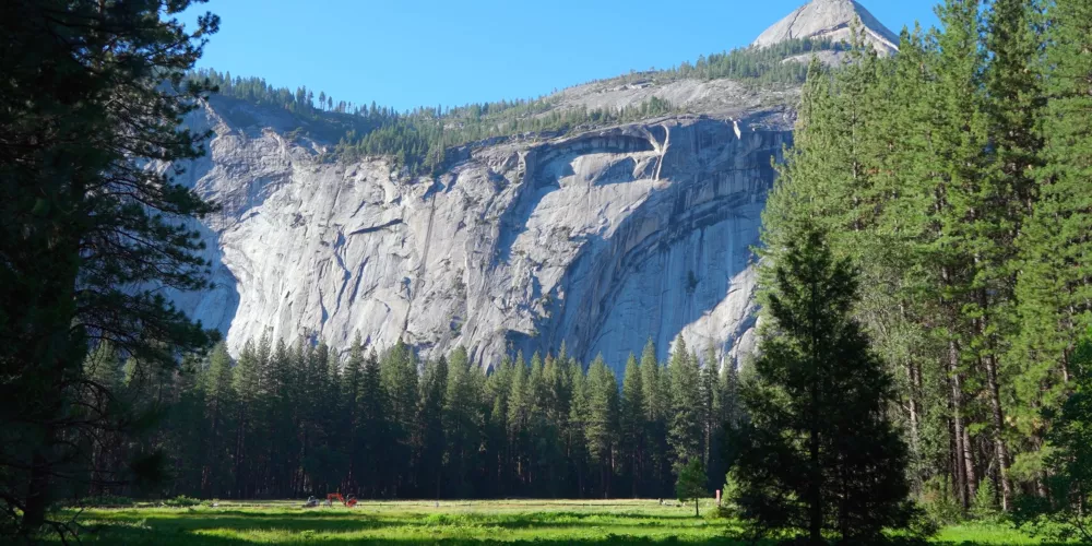Йосемитский национальный парк - расположен в горах Сьерра-Невада в штате Калифорния