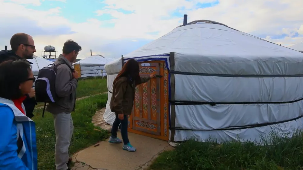 Юрта - основное жилище в монгольских степях