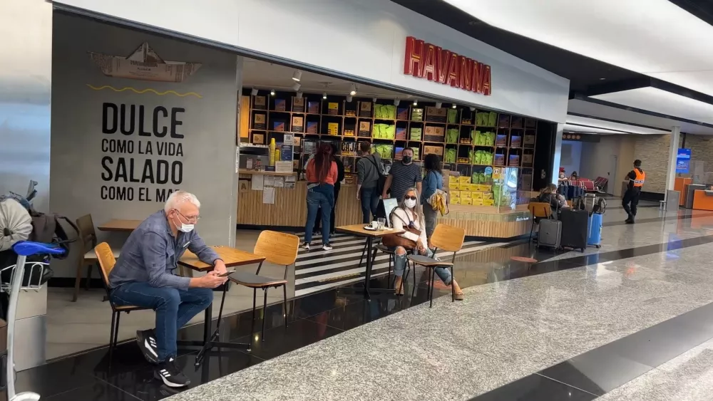 Зал ожидания аэропорта имени министра Пистарини