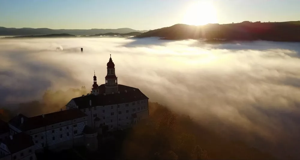 Замок Наход с высоты птичьего полета