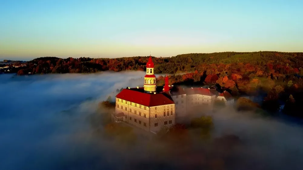 Замок Наход на рассвете